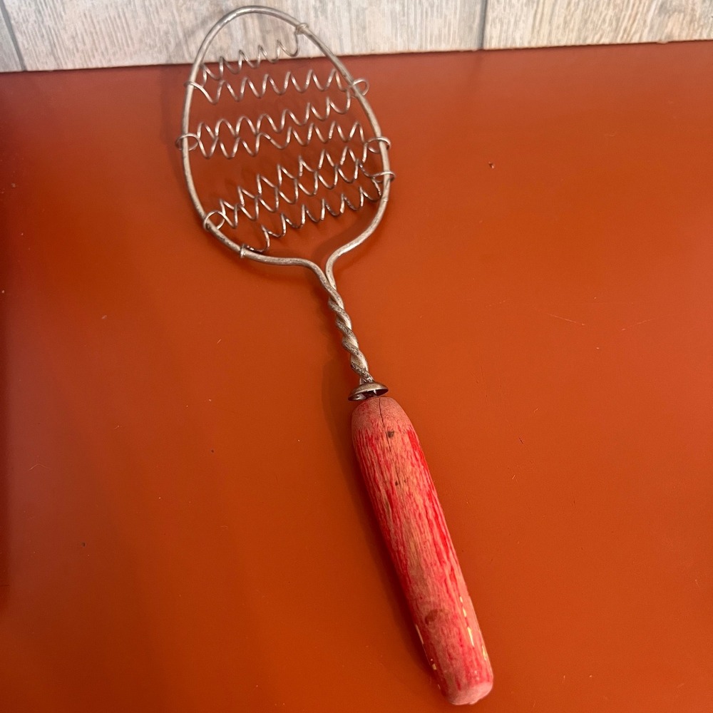 Vintage whisk Potato Masher Red Wood Handle‎ Wire Metal Kitchen Tool Farmhouse